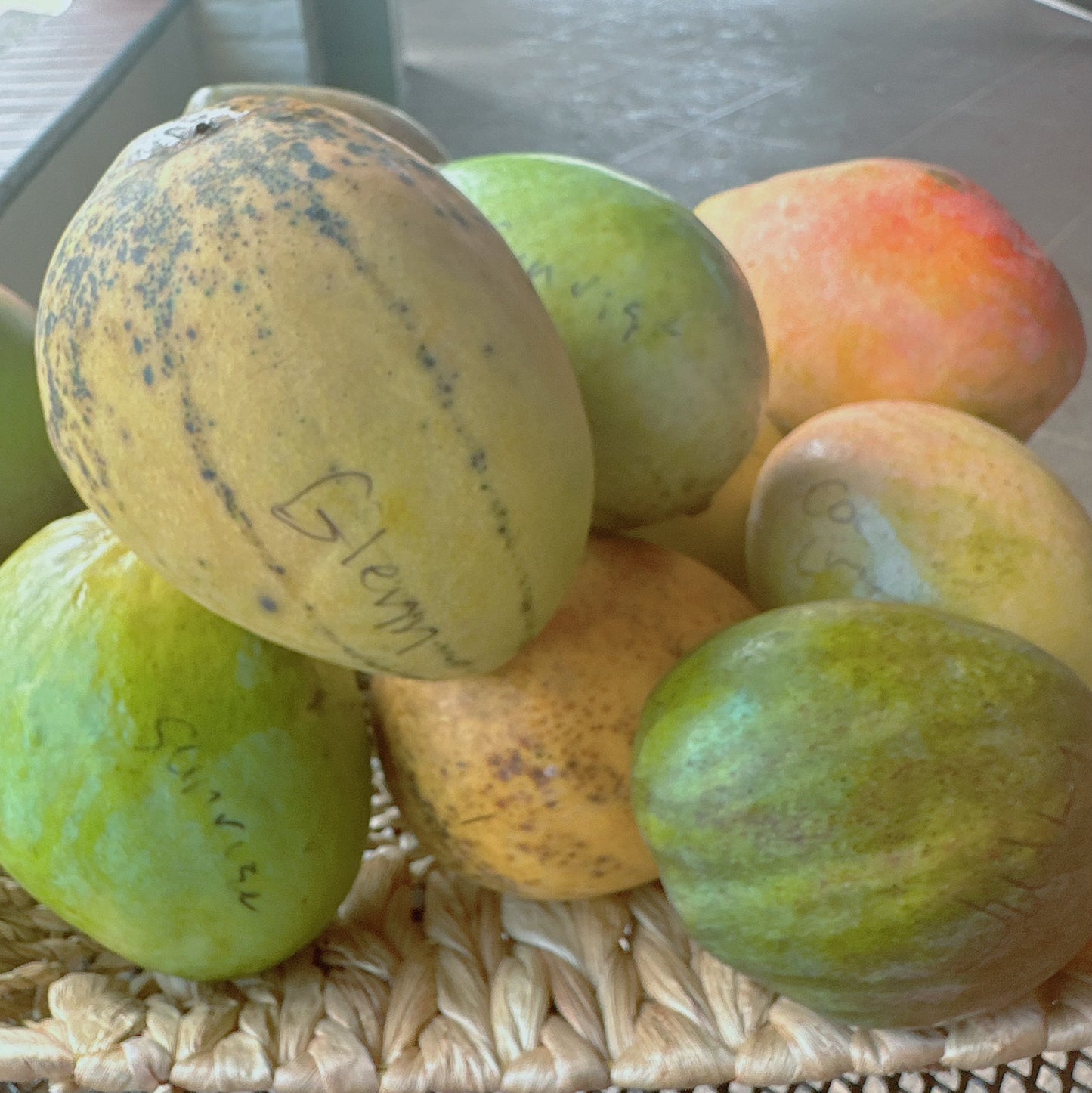 Mixed Variety Mango box